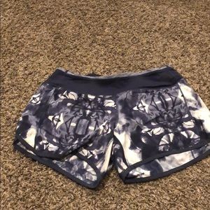 Lululemon turbo run shorts in size 4. Navy.